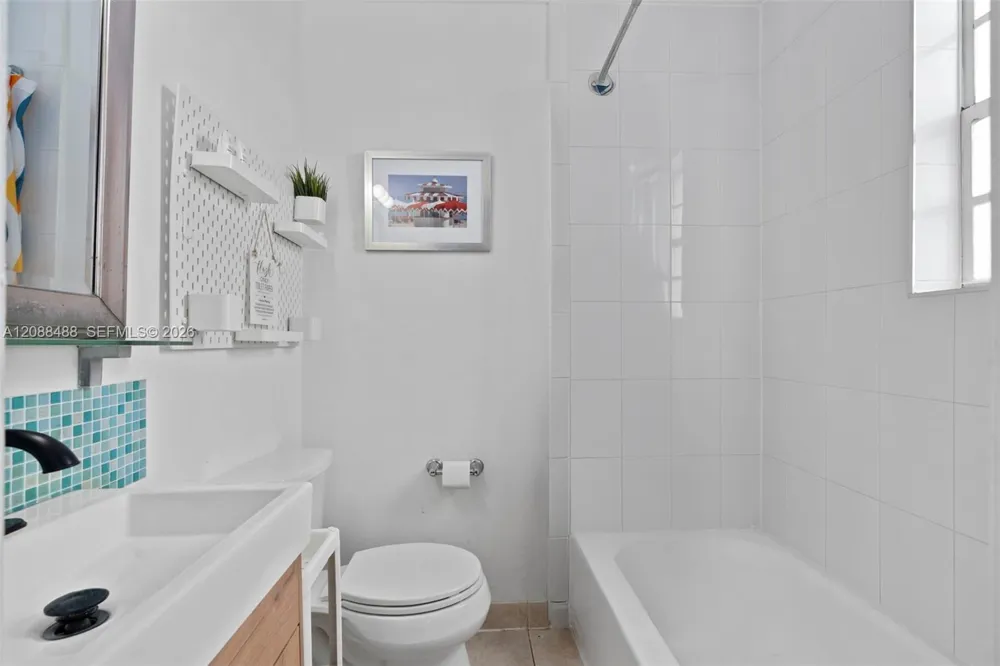335 Ocean Dr #106 Miami Beach, FL 33139