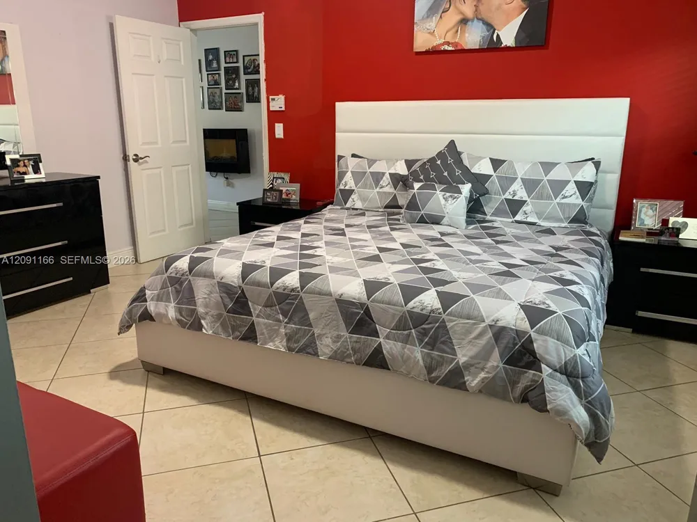 6940 W 25th Ln Hialeah, FL 33016