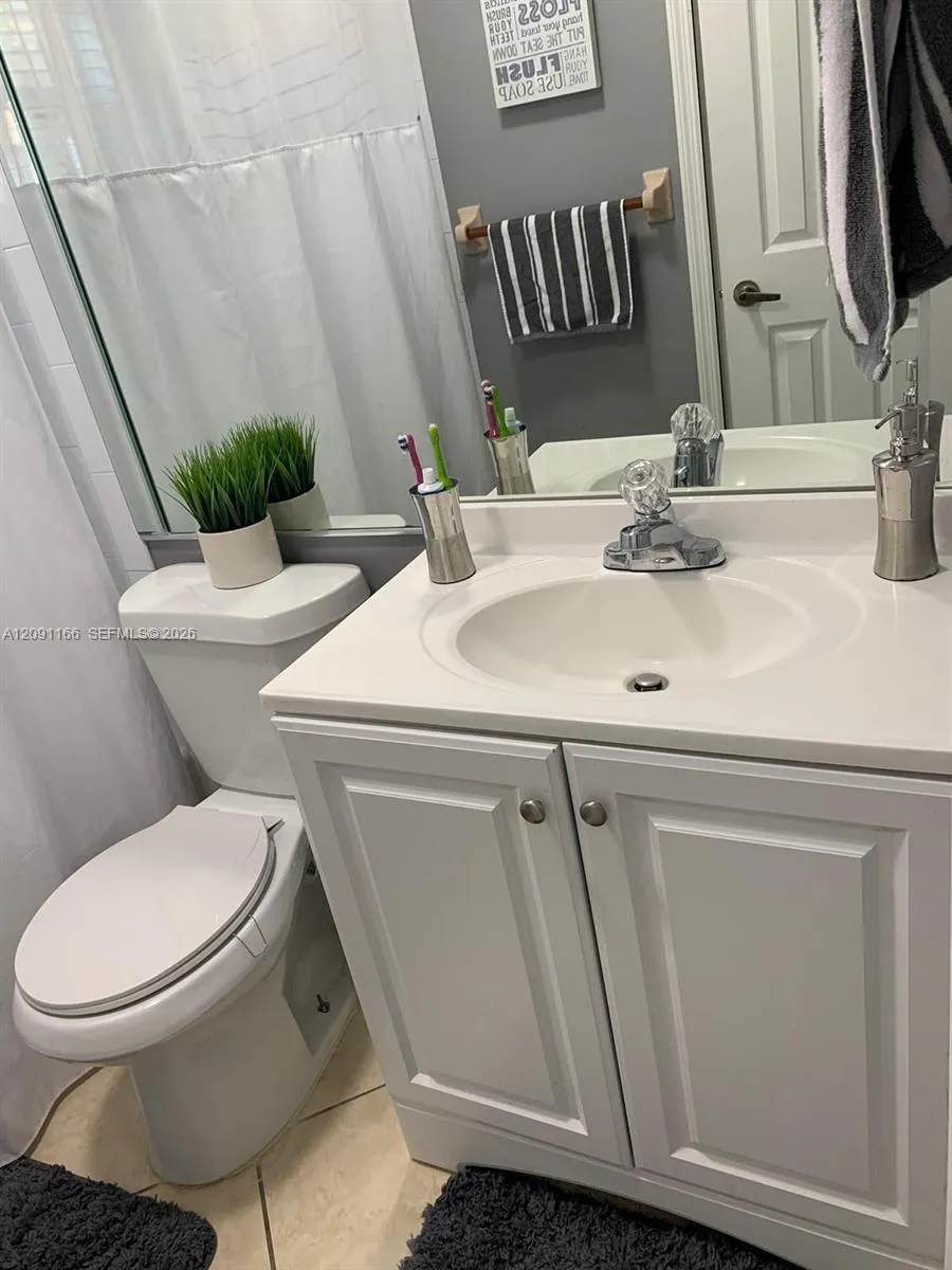 6940 W 25th Ln Hialeah, FL 33016