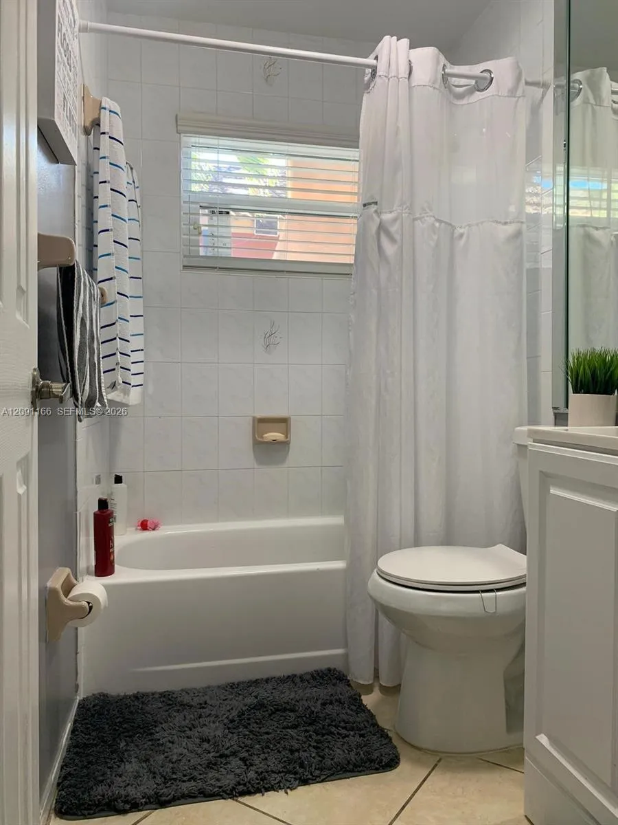 6940 W 25th Ln Hialeah, FL 33016