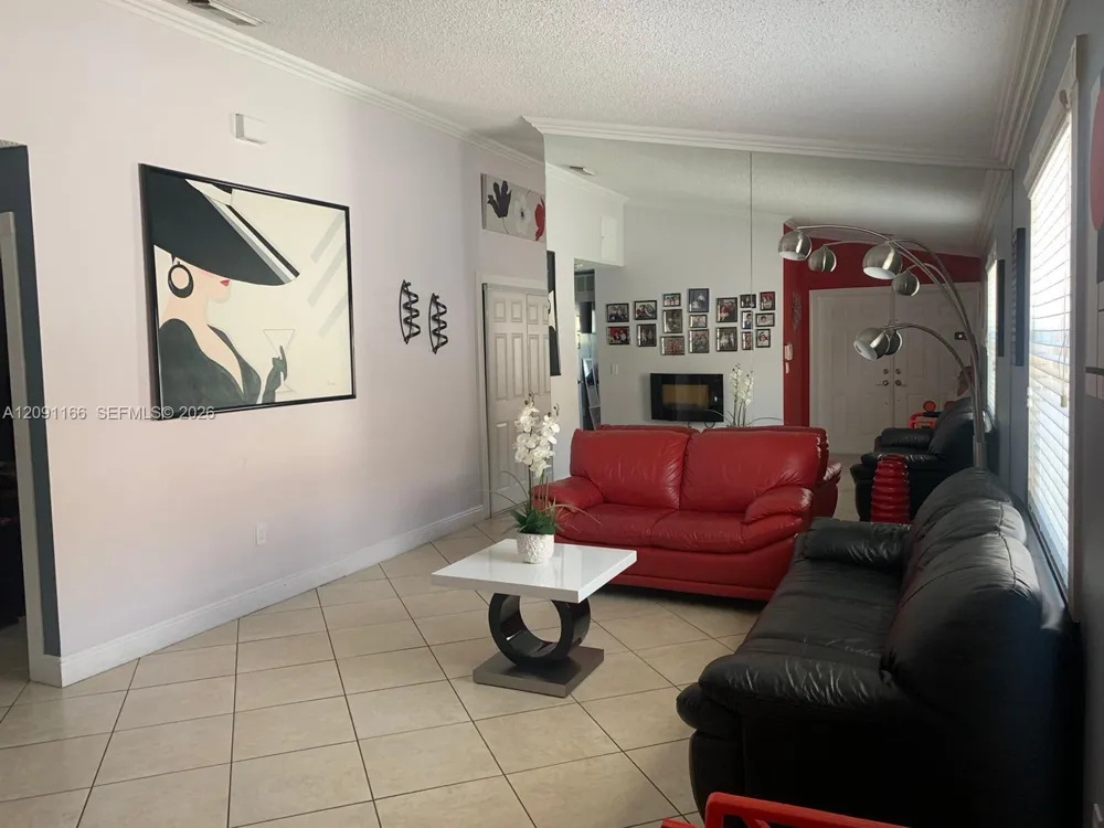 6940 W 25th Ln Hialeah, FL 33016