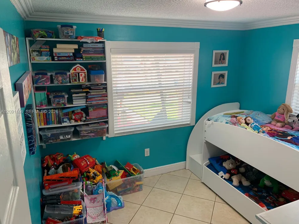 6940 W 25th Ln Hialeah, FL 33016