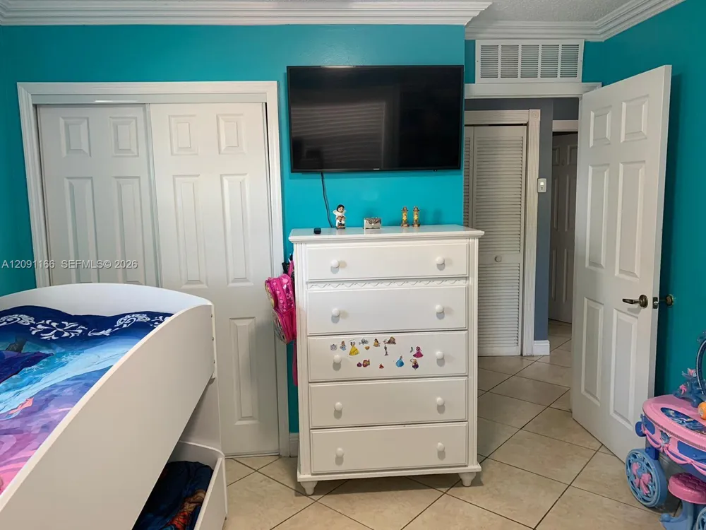 6940 W 25th Ln Hialeah, FL 33016