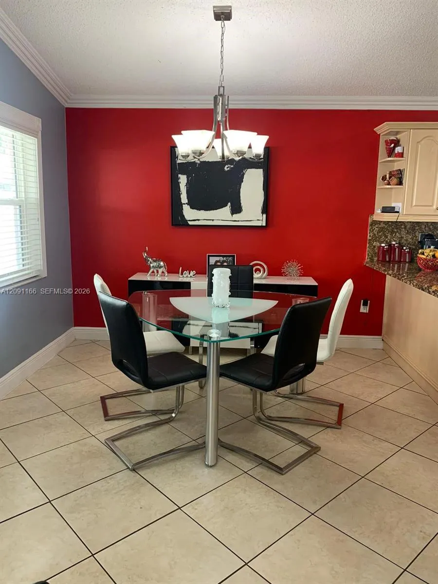 6940 W 25th Ln Hialeah, FL 33016