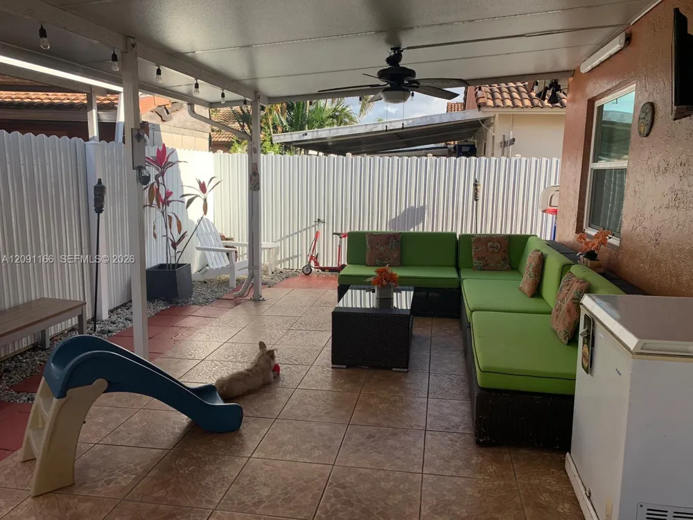 6940 W 25th Ln Hialeah, FL 33016