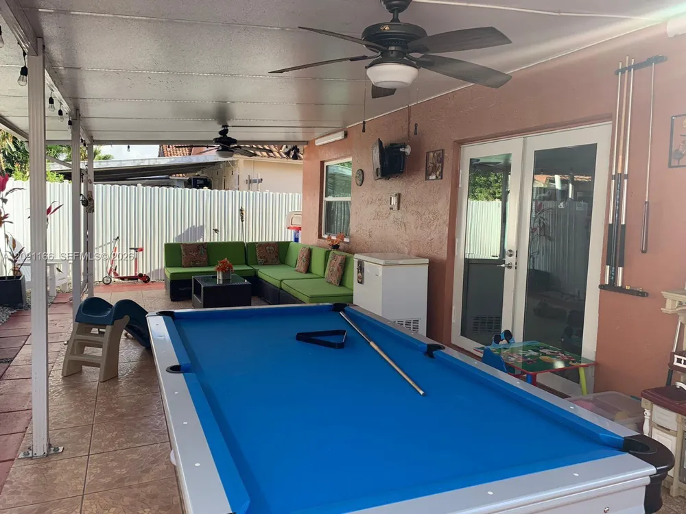 6940 W 25th Ln Hialeah, FL 33016
