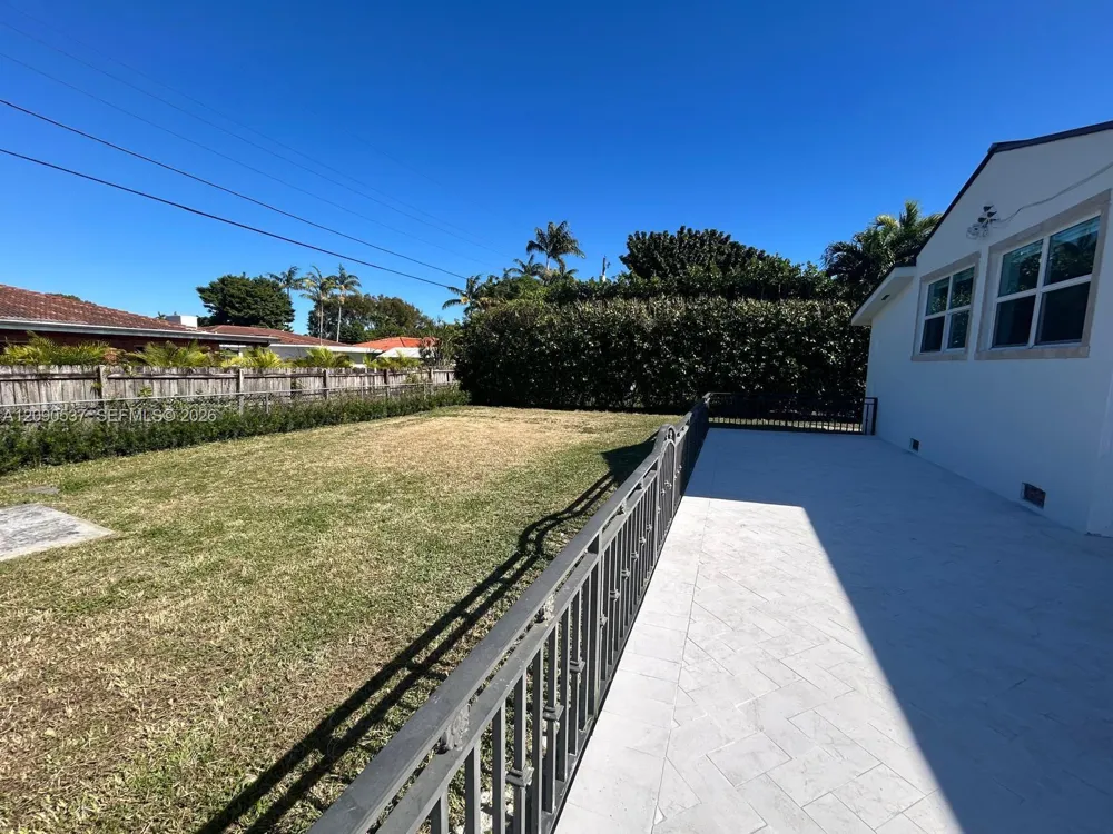 1525 SW 18th St Miami, FL 33145