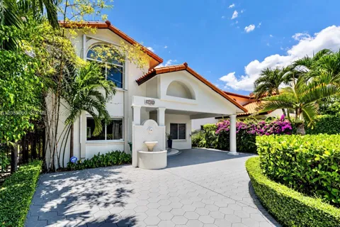 2740 SW 13th St