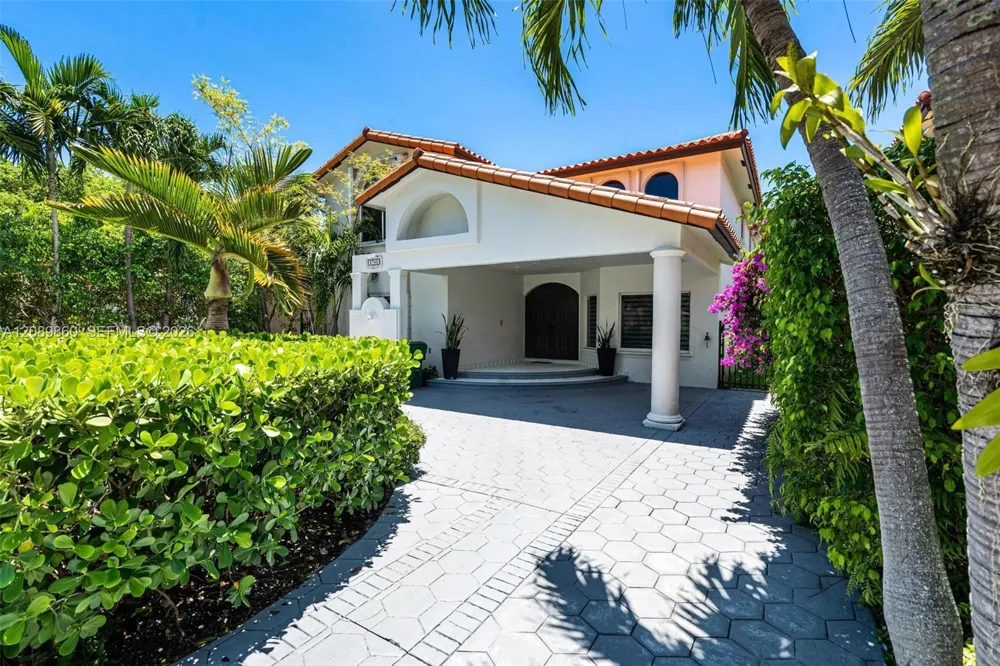 2740 SW 13th St Miami, FL 33145
