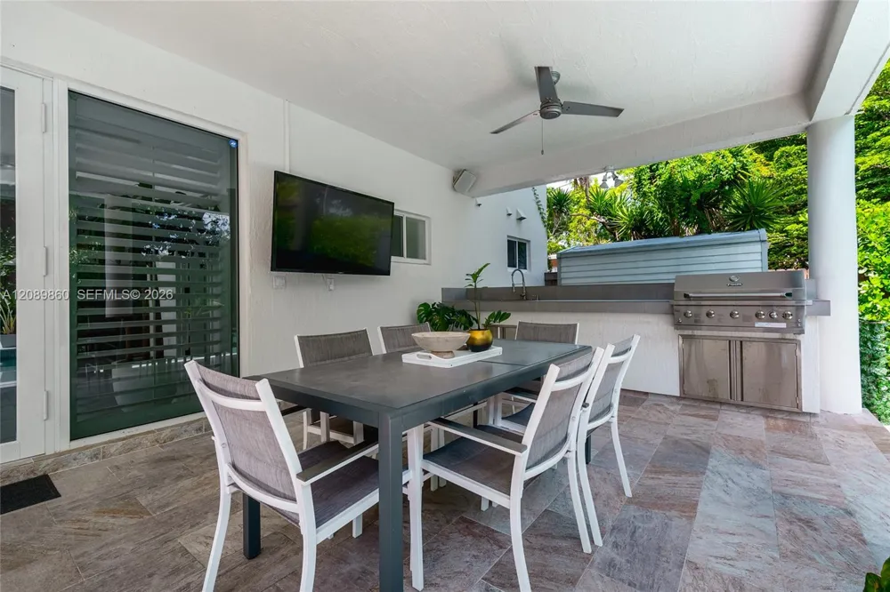 2740 SW 13th St Miami, FL 33145