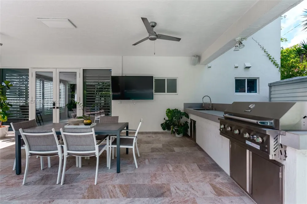 2740 SW 13th St Miami, FL 33145