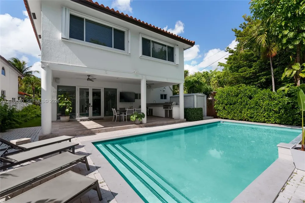 2740 SW 13th St Miami, FL 33145
