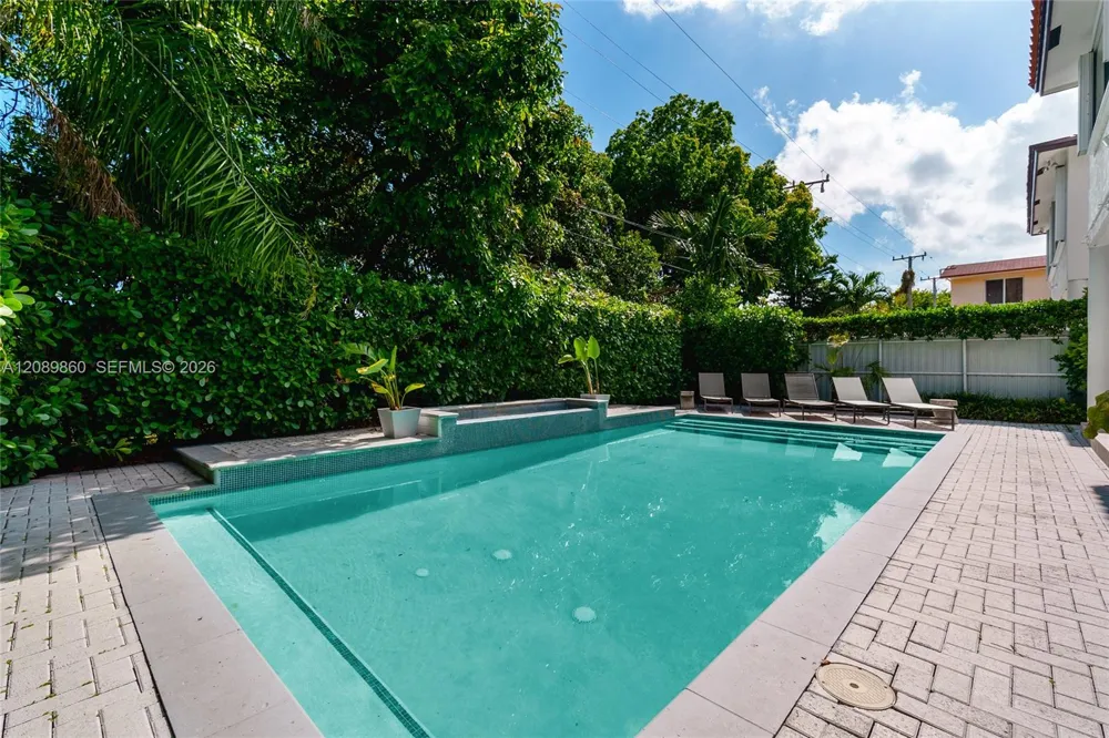 2740 SW 13th St Miami, FL 33145