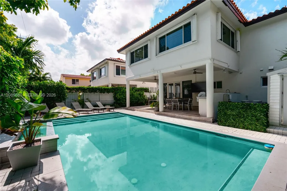 2740 SW 13th St Miami, FL 33145