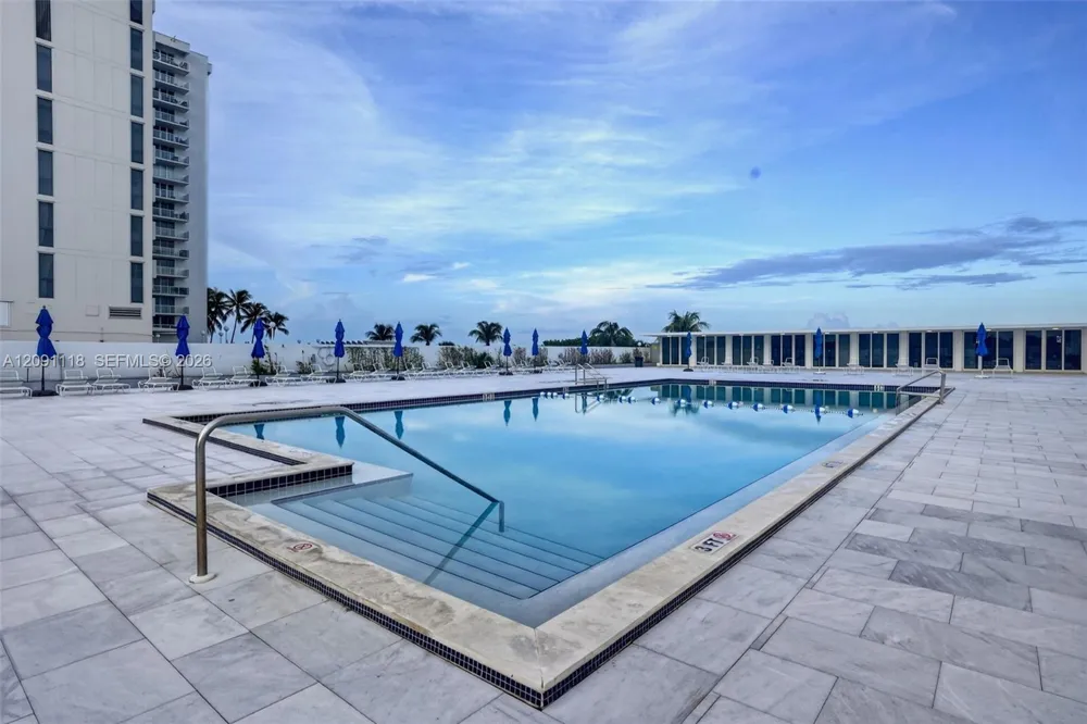5601 Collins ave #1716 Miami Beach, FL 33140