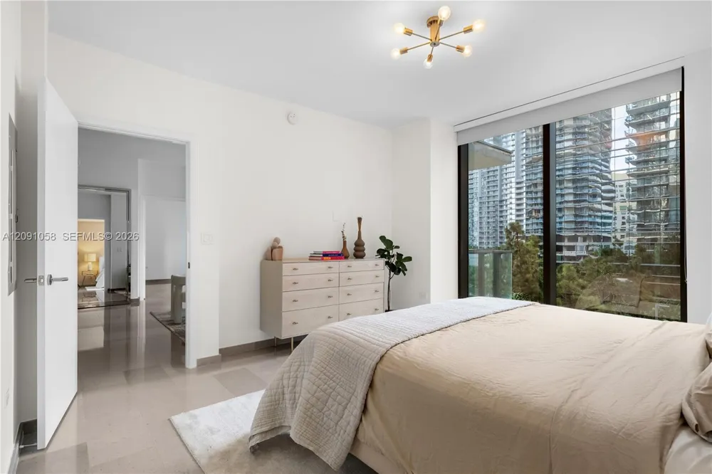 88 SW 7th St #809 Miami, FL 33130