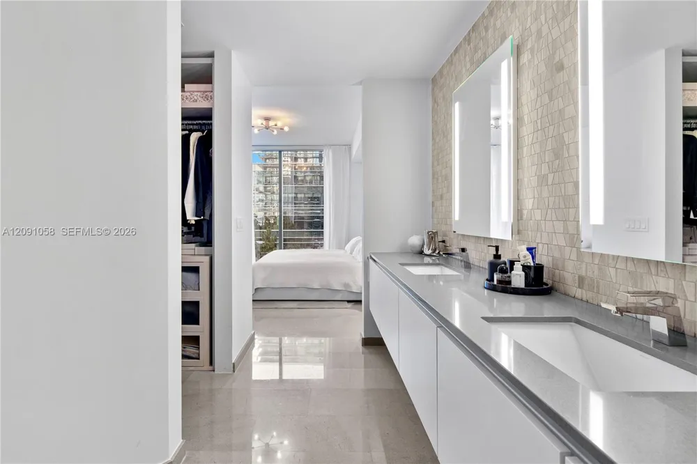 88 SW 7th St #809 Miami, FL 33130