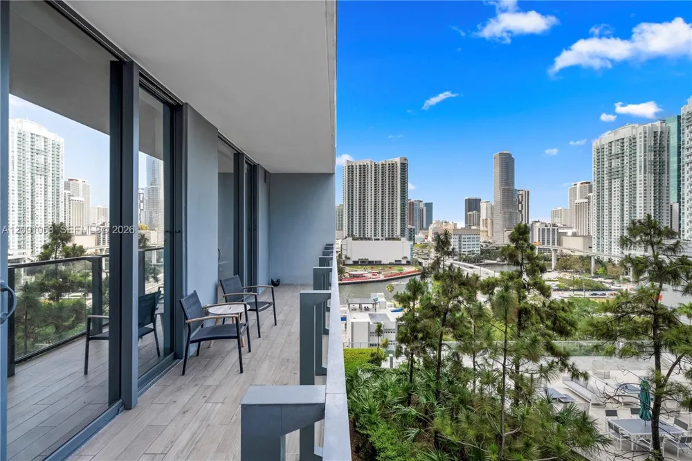 88 SW 7th St #809 Miami, FL 33130