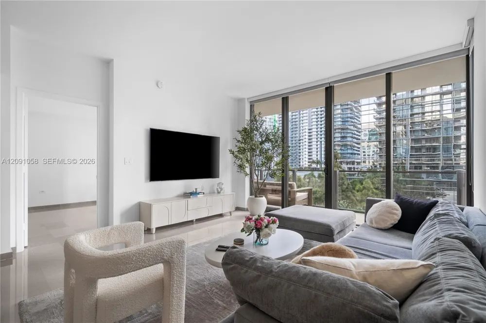 88 SW 7th St #809 Miami, FL 33130