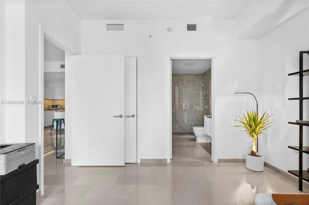88 SW 7th St #809 Miami, FL 33130
