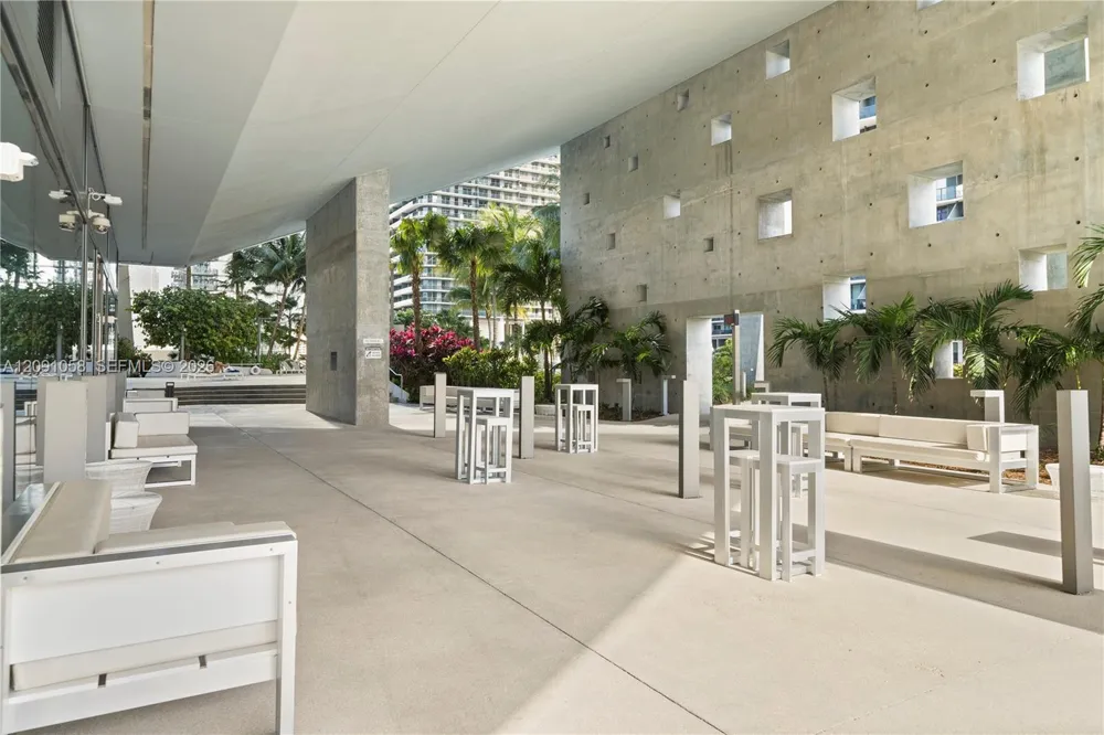 88 SW 7th St #809 Miami, FL 33130
