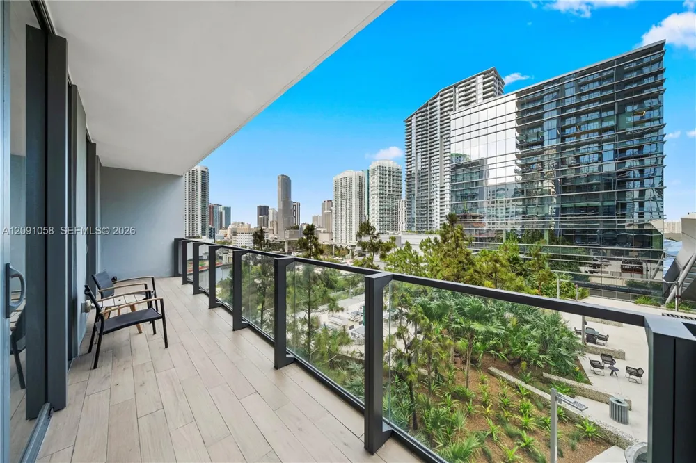 88 SW 7th St #809 Miami, FL 33130