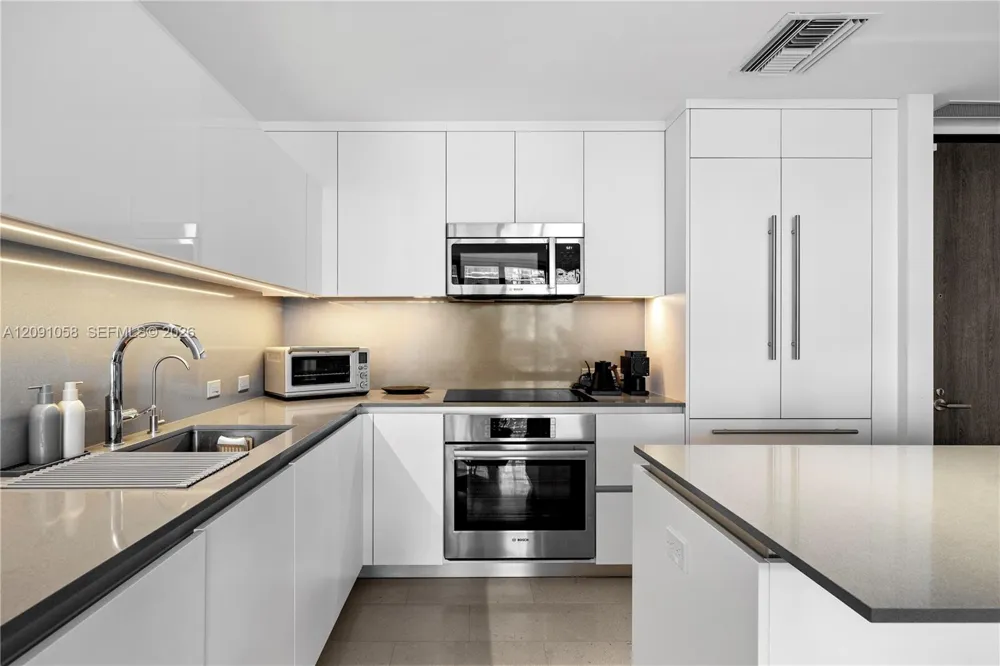 88 SW 7th St #809 Miami, FL 33130