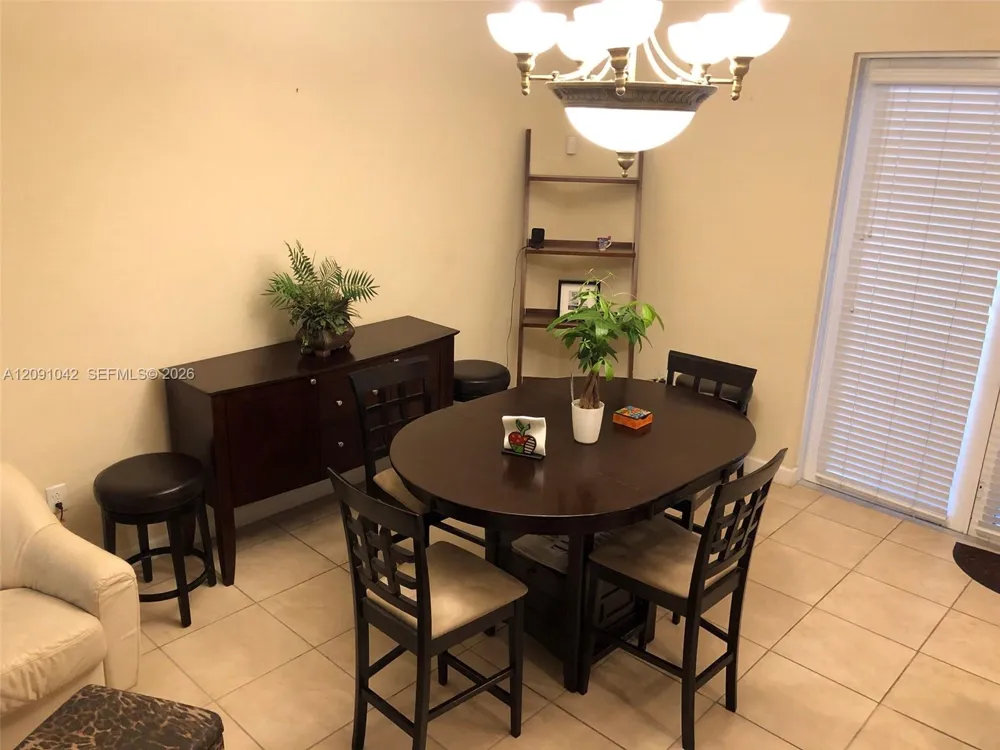 17087 SW 93rd St Miami, FL 33196