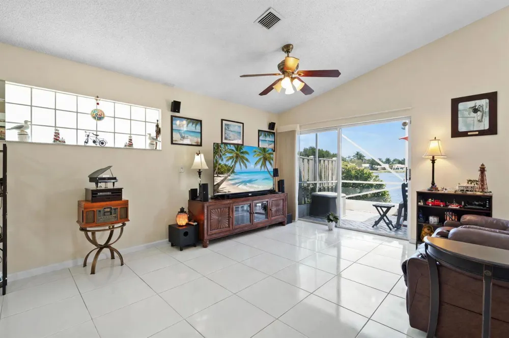 9847 Harbour Lake Circle Boynton Beach, FL 33437