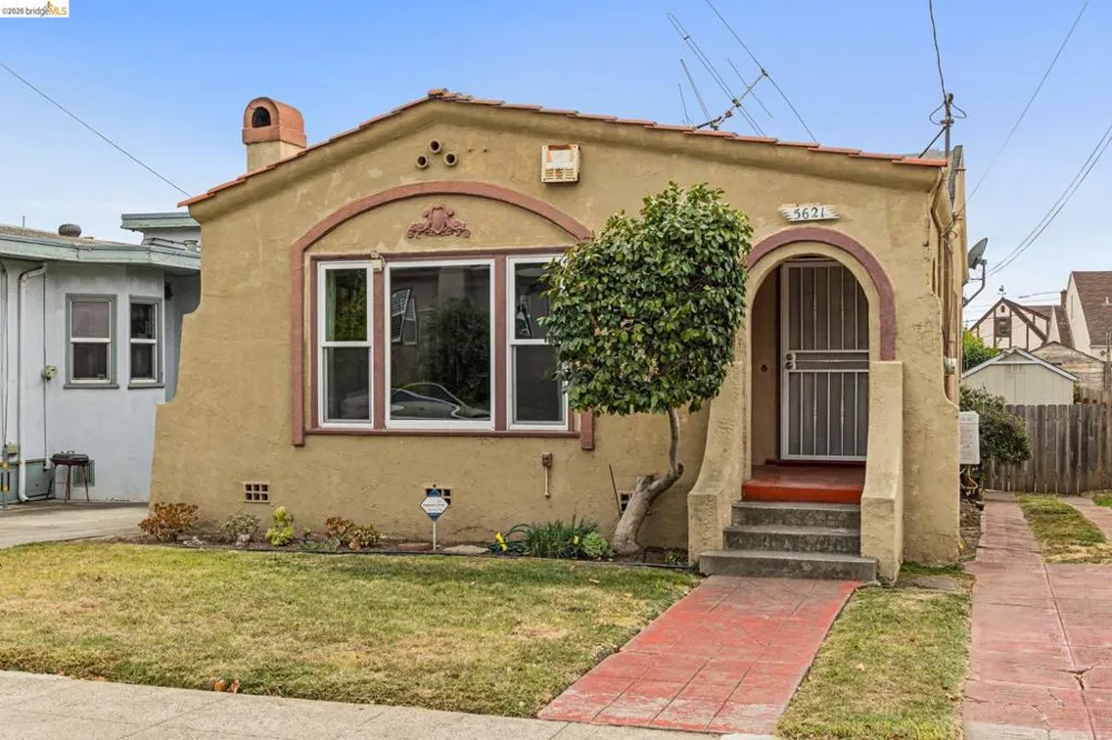 5621 Roberts Ave Oakland, CA 94605