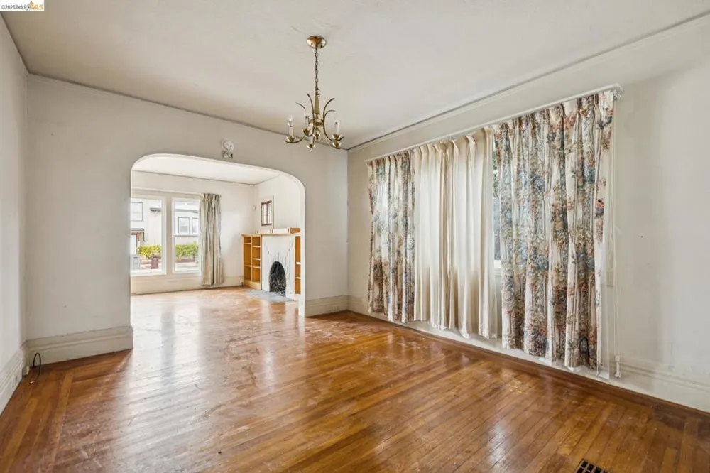 5621 Roberts Ave Oakland, CA 94605