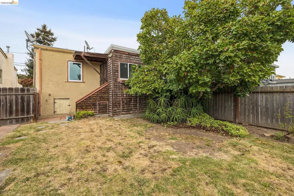 5621 Roberts Ave Oakland, CA 94605