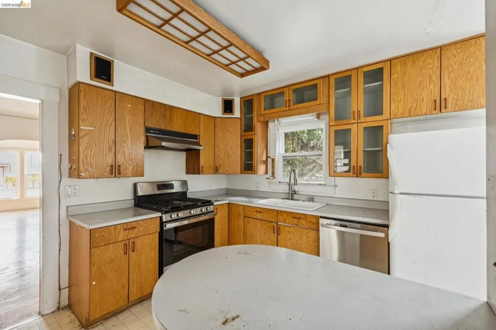 5621 Roberts Ave Oakland, CA 94605