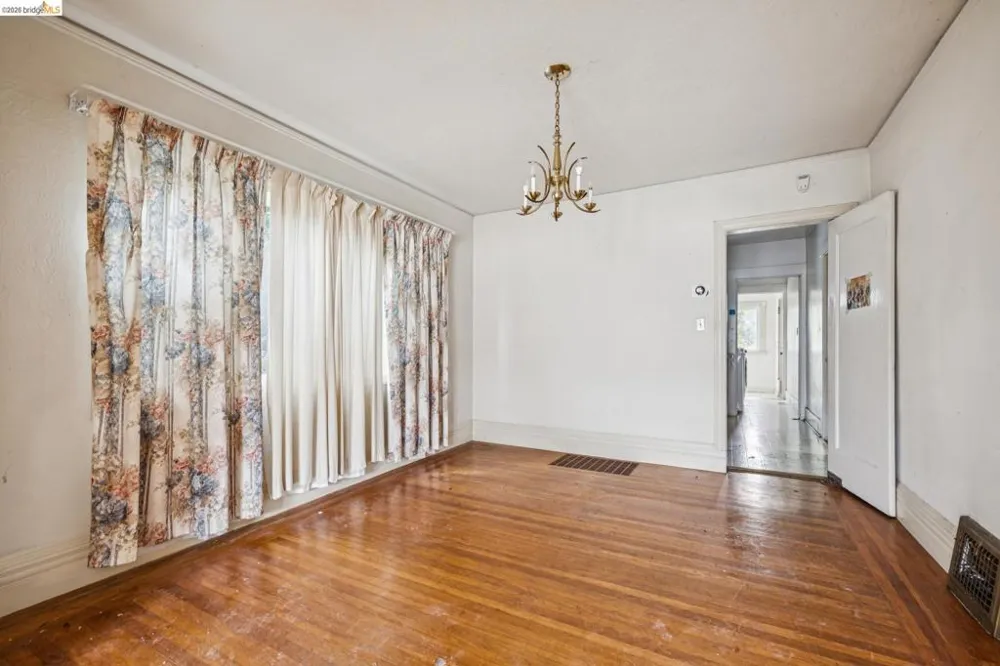 5621 Roberts Ave Oakland, CA 94605