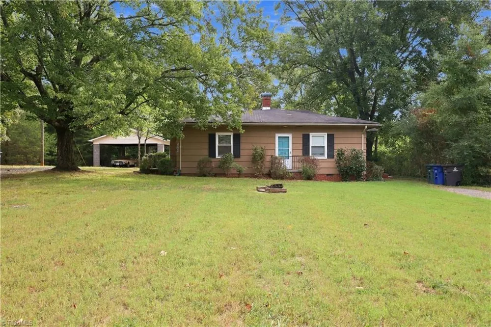 5038 Pinewood Drive Winston-Salem, NC 27106
