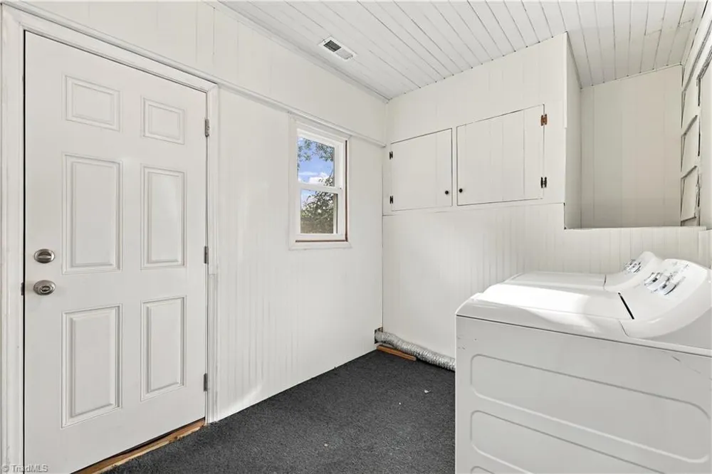 5038 Pinewood Drive Winston-Salem, NC 27106