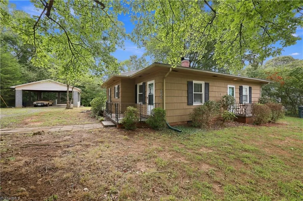 5038 Pinewood Drive Winston-Salem, NC 27106