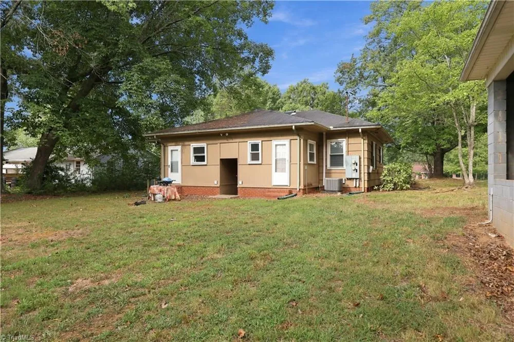 5038 Pinewood Drive Winston-Salem, NC 27106