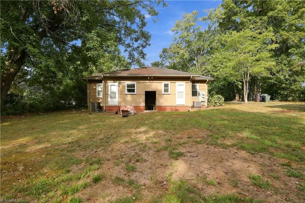 5038 Pinewood Drive Winston-Salem, NC 27106