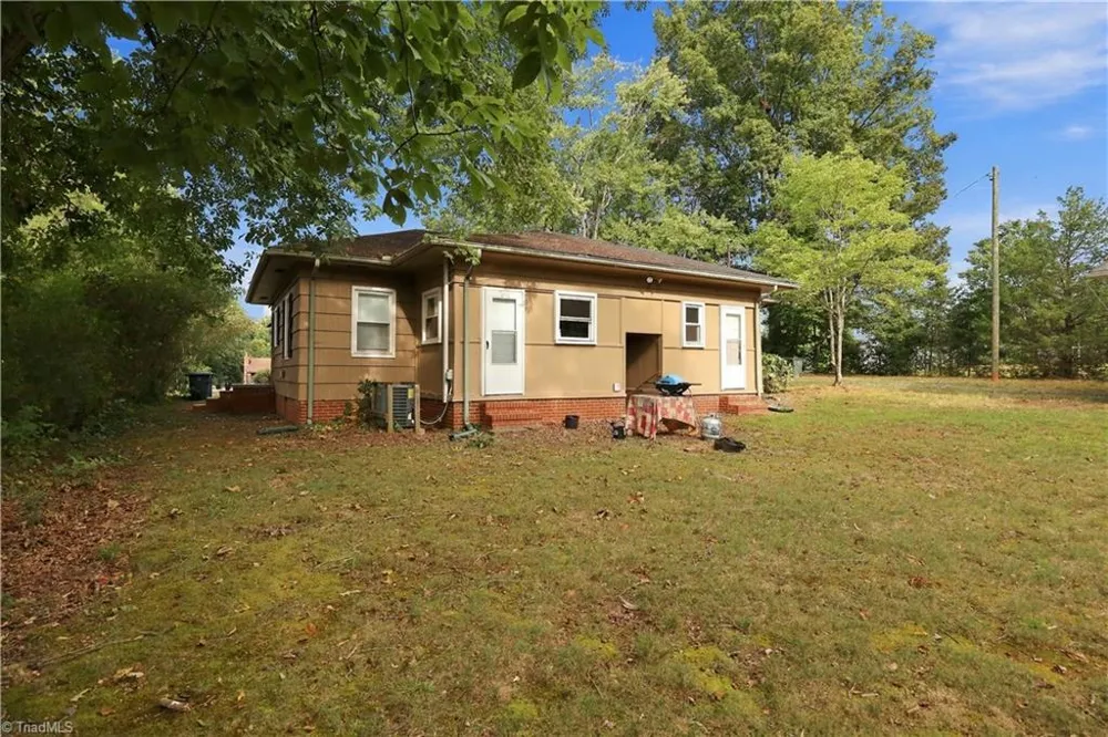 5038 Pinewood Drive Winston-Salem, NC 27106