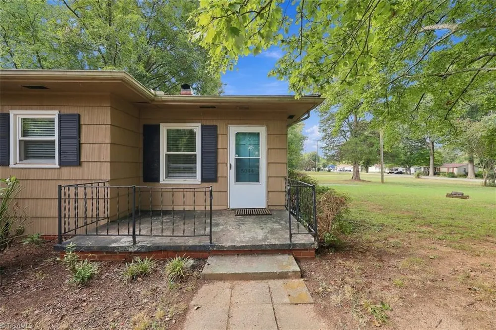 5038 Pinewood Drive Winston-Salem, NC 27106