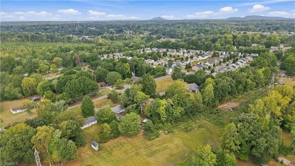 5038 Pinewood Drive Winston-Salem, NC 27106