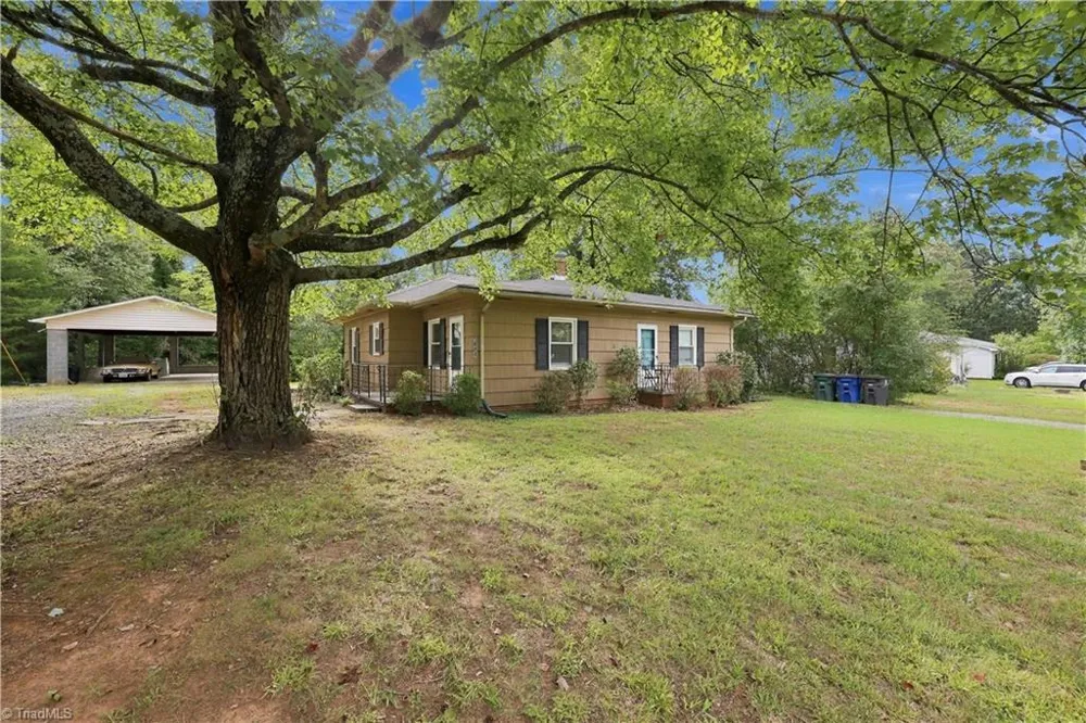5038 Pinewood Drive Winston-Salem, NC 27106