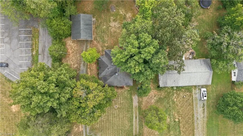 5038 Pinewood Drive Winston-Salem, NC 27106