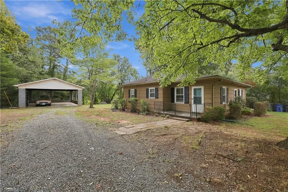 5038 Pinewood Drive Winston-Salem, NC 27106