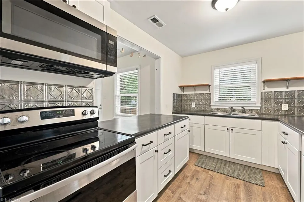 5038 Pinewood Drive Winston-Salem, NC 27106