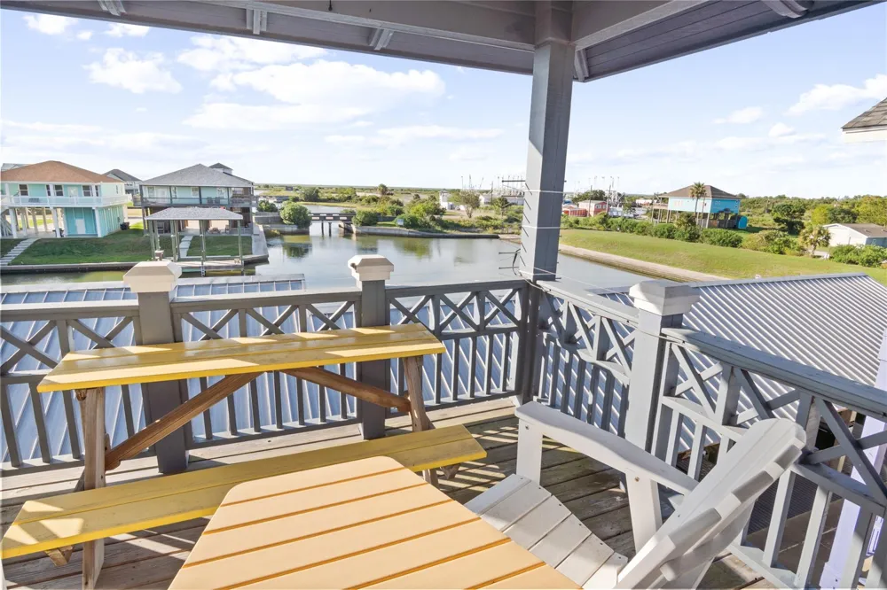 2205 Nelson Avenue Port Bolivar, TX 77650