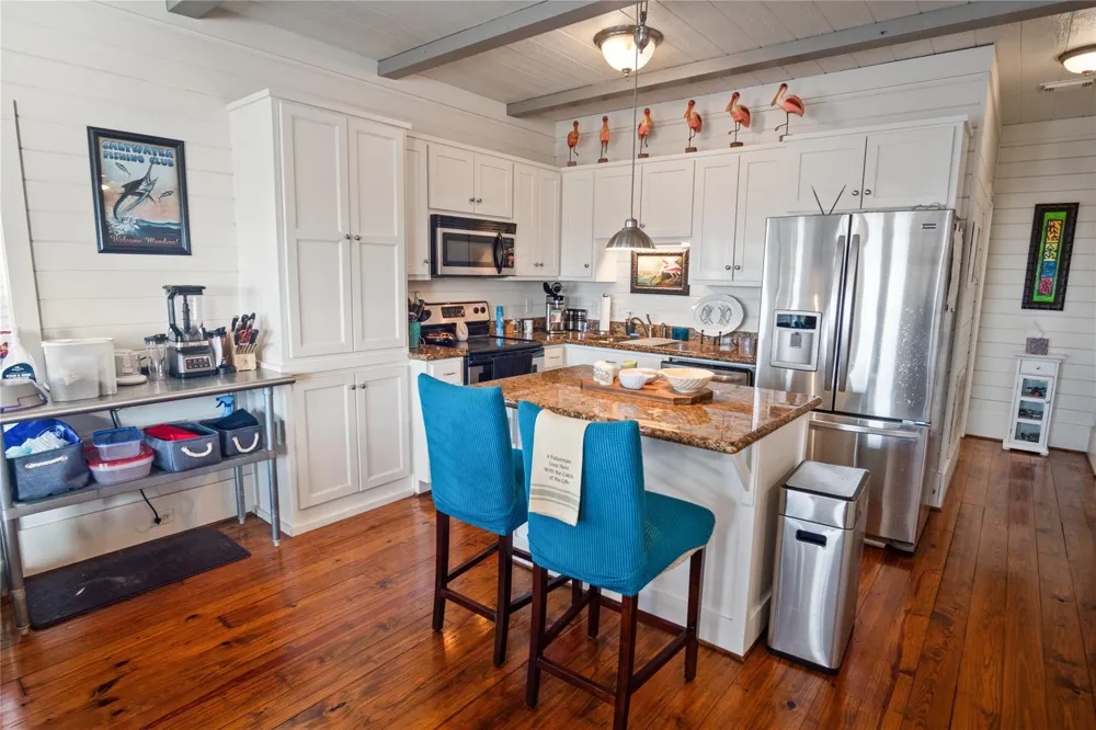 2205 Nelson Avenue Port Bolivar, TX 77650
