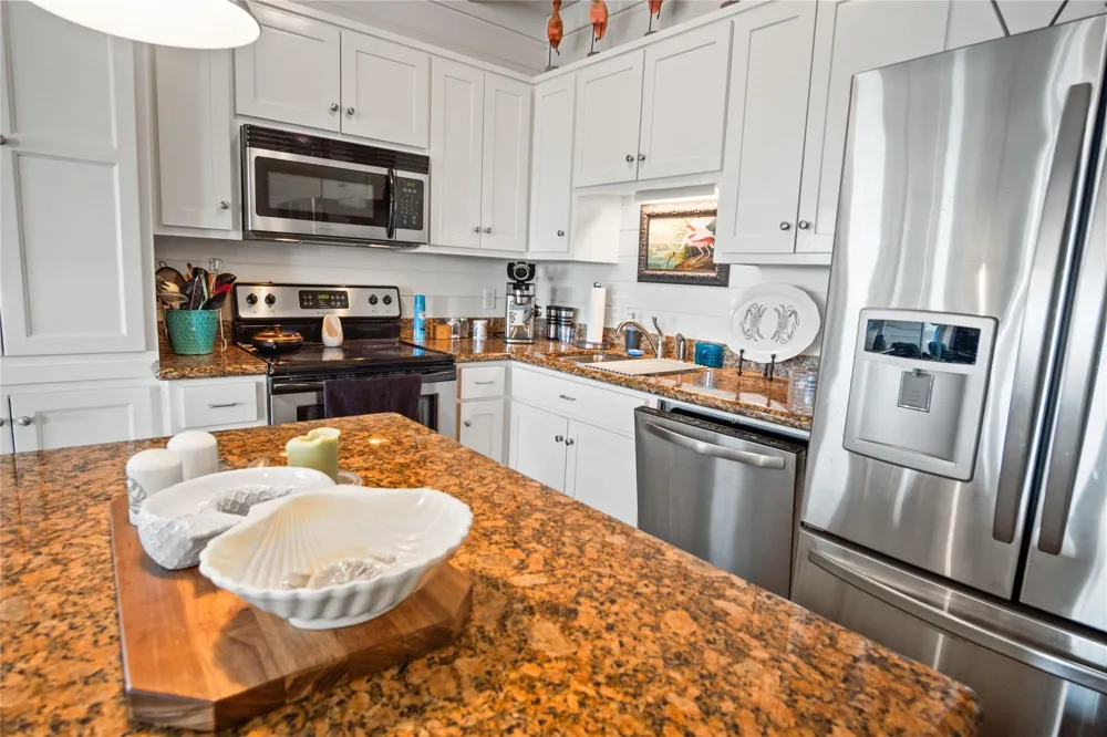 2205 Nelson Avenue Port Bolivar, TX 77650