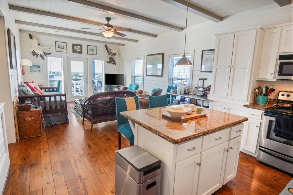 2205 Nelson Avenue Port Bolivar, TX 77650